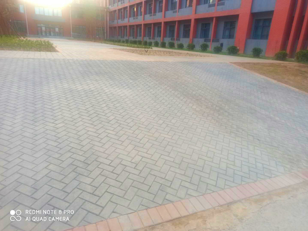洛阳职业技术学院透水砖工程案例-施工效果展示